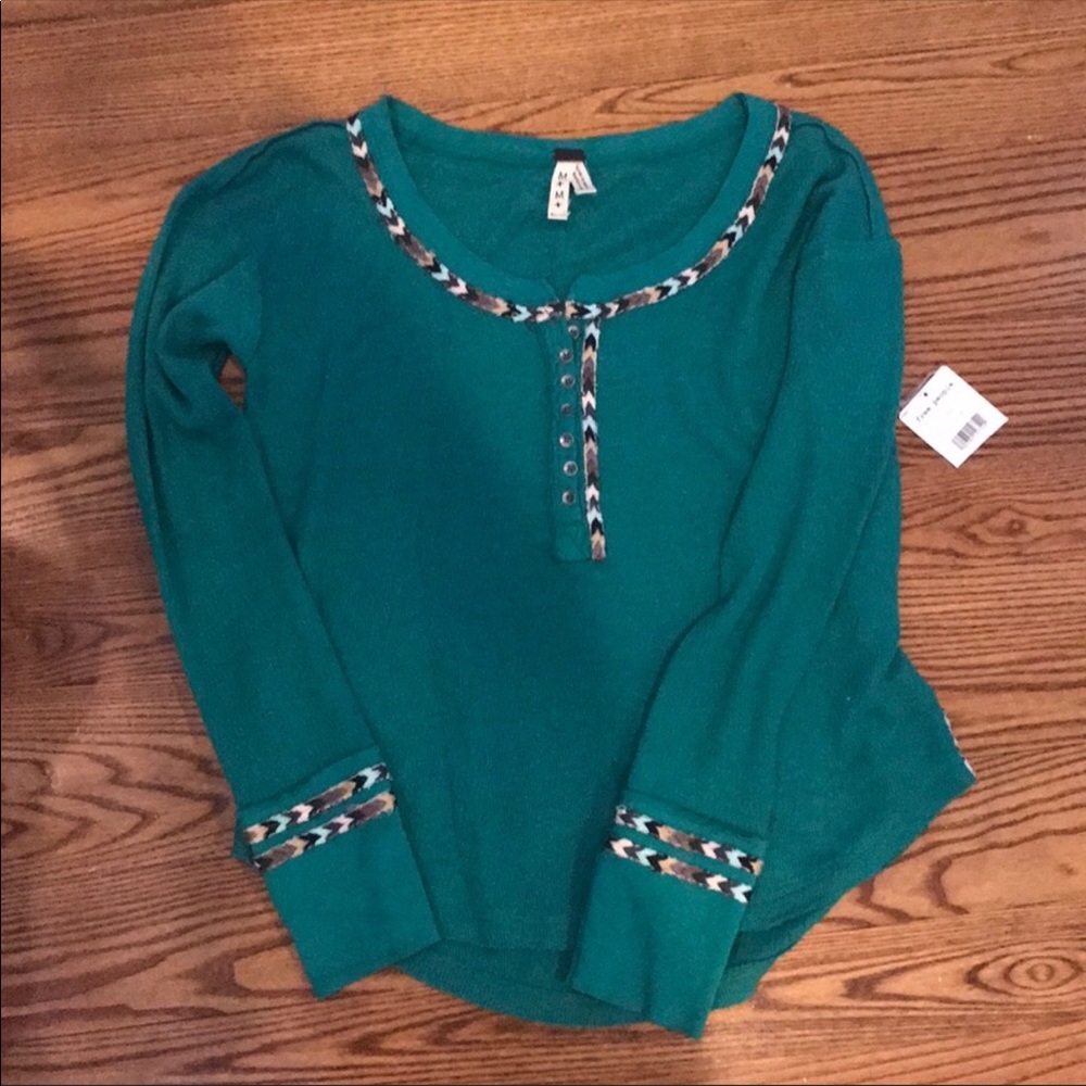 Long sleeve green shirt, Leopard trim